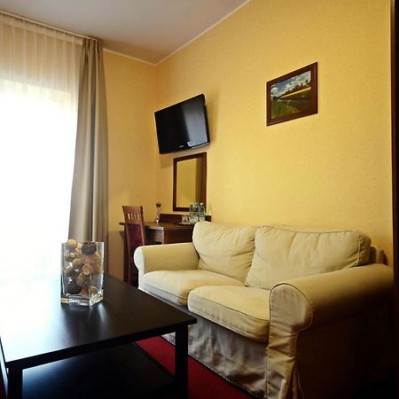 Chopin Hotel Pruszcz Gdanski Exterior photo