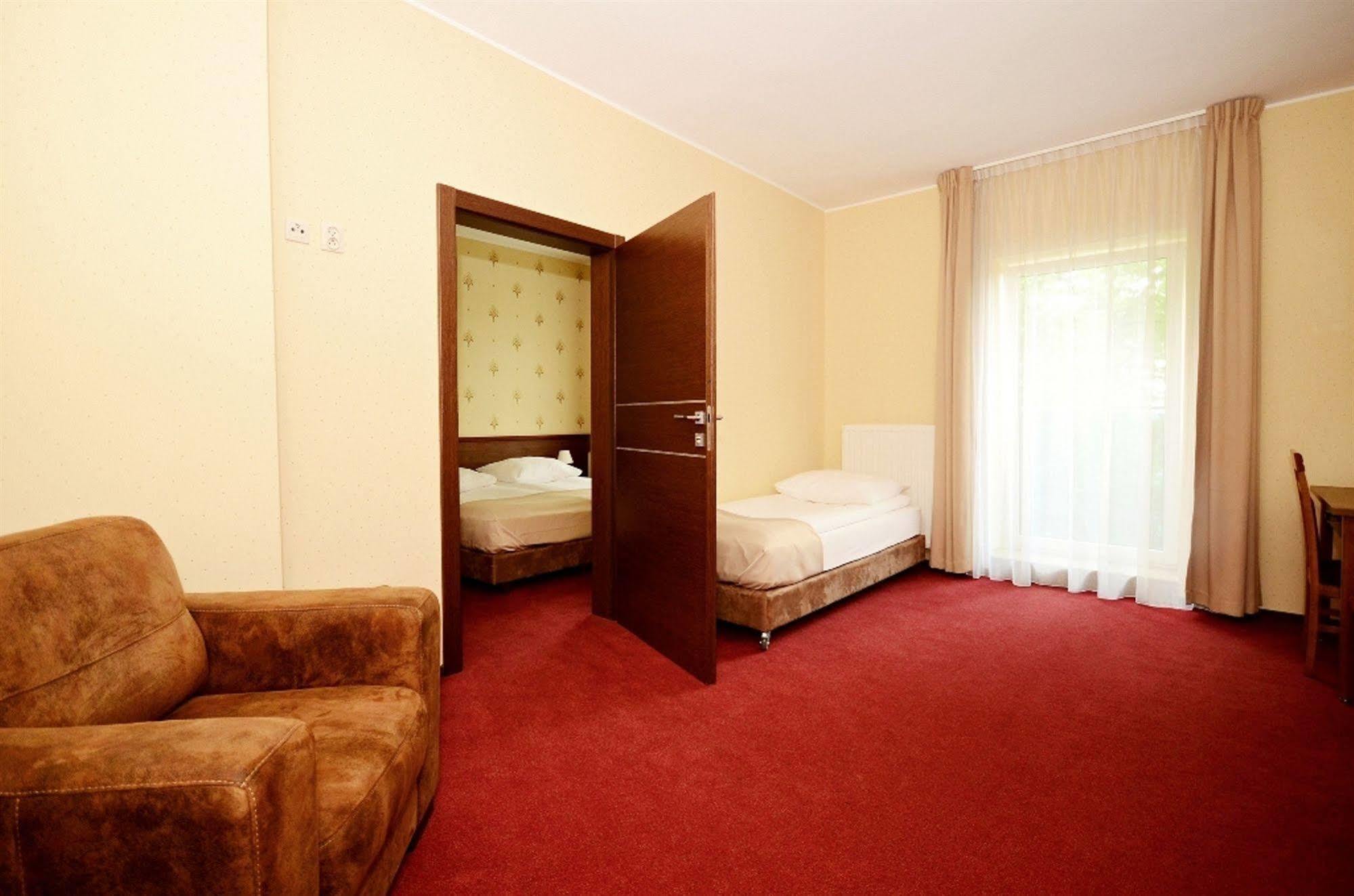 Chopin Hotel Pruszcz Gdanski Exterior photo